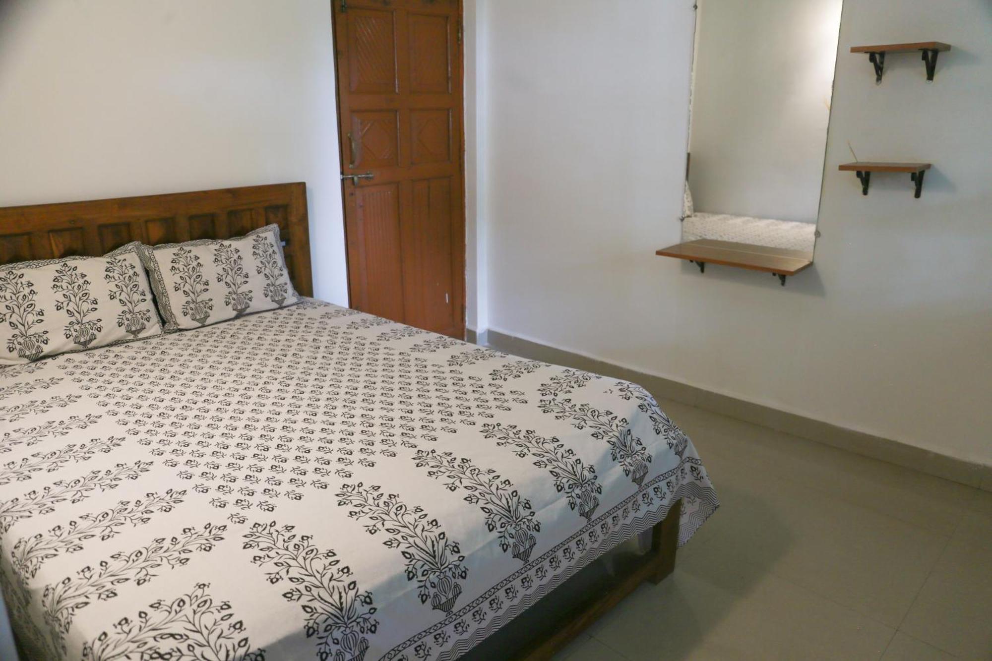 Kumbaya Beachside Hostel & Apartments At Arambol Beach Bagian luar foto
