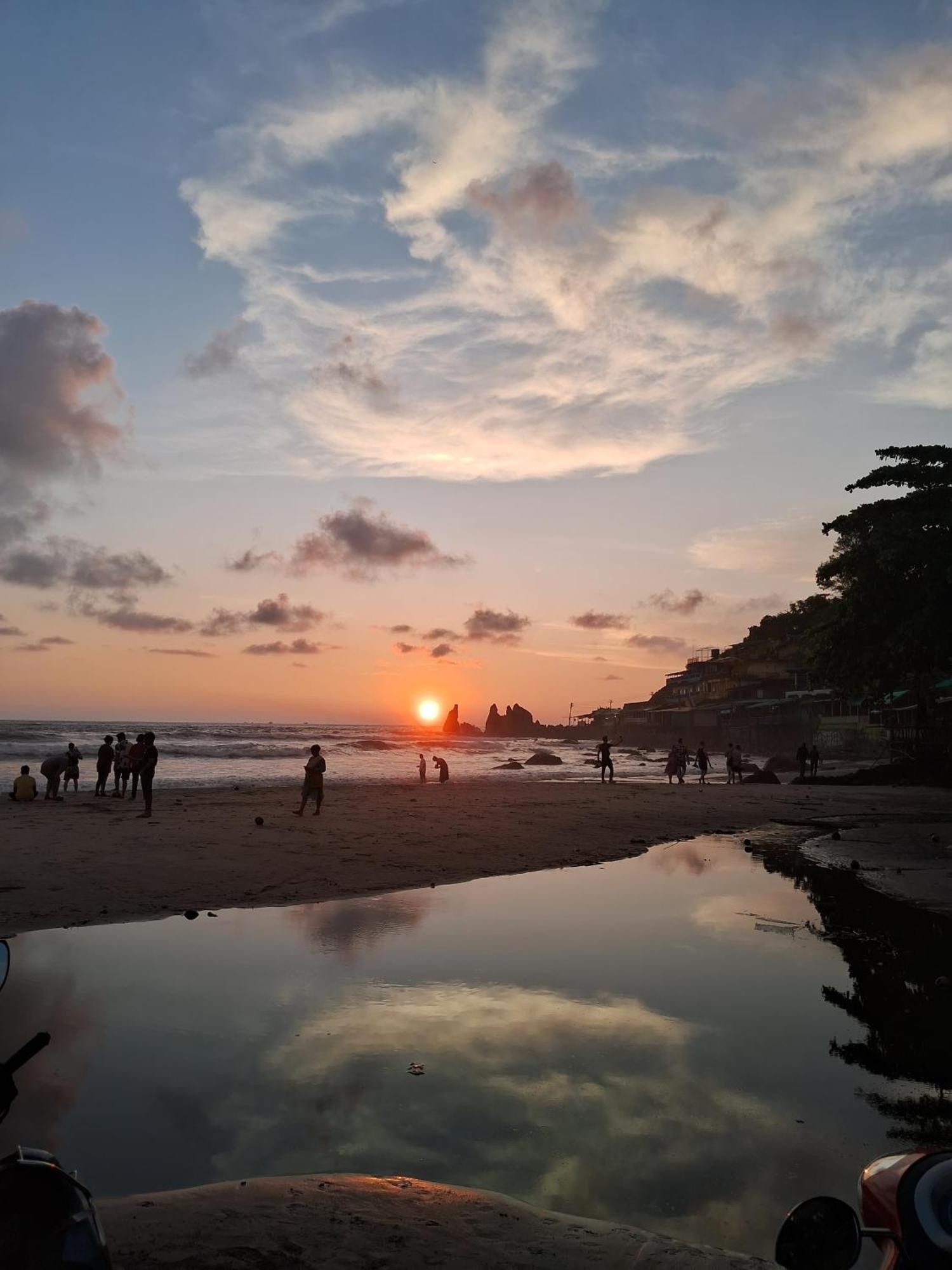 Kumbaya Beachside Hostel & Apartments At Arambol Beach Bagian luar foto